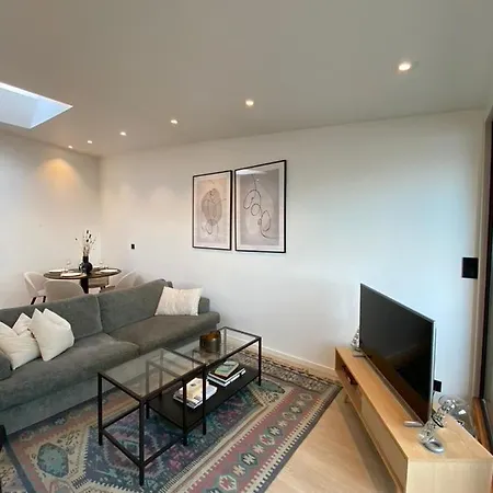 Sentral Toppleilighet Med Unik Utsikt Apartment